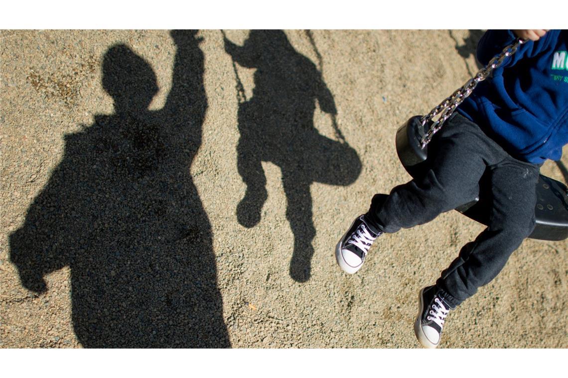Familiengerichte sollen nach den Vorstellungen des Bundesjustizministeriums im Kinderschutzverfahren künftig soziale Trainingskurse und Gewaltpräventionsberatungen anordnen können. (Symbolbild)