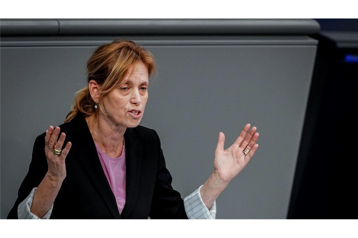 Familienministerin Karin Prien will das Programm "Demokratie leben!" neu ausrichten. (Archivbild)