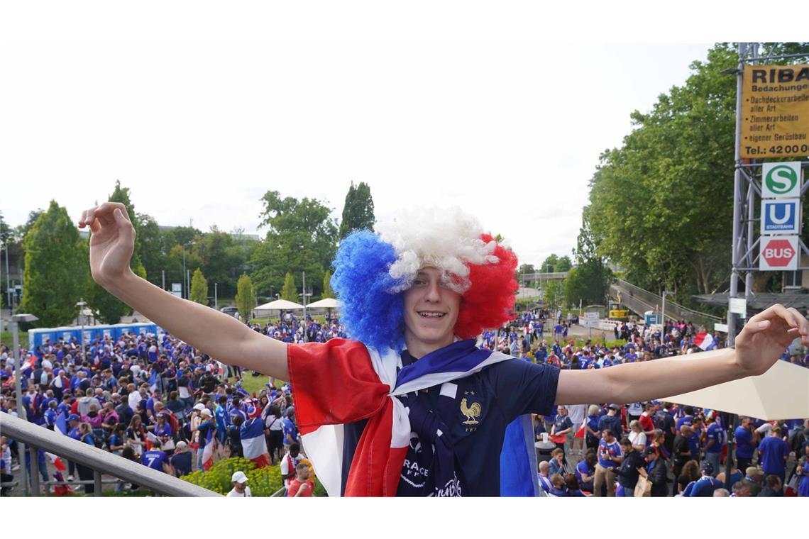 Fanmarsch der Franzosen zum Stadion