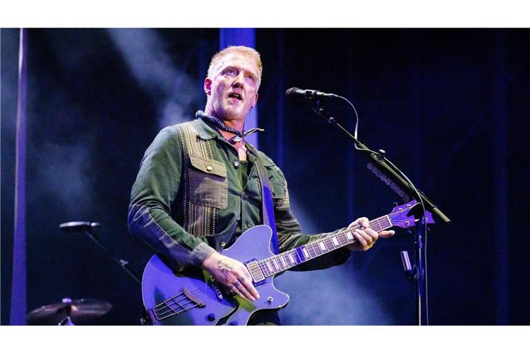 Fans in Deutschland müssen wohl noch lange auf einen Abend mit Josh Homme, Sänger von Queens of the Stone Age, warten (Archivfoto).