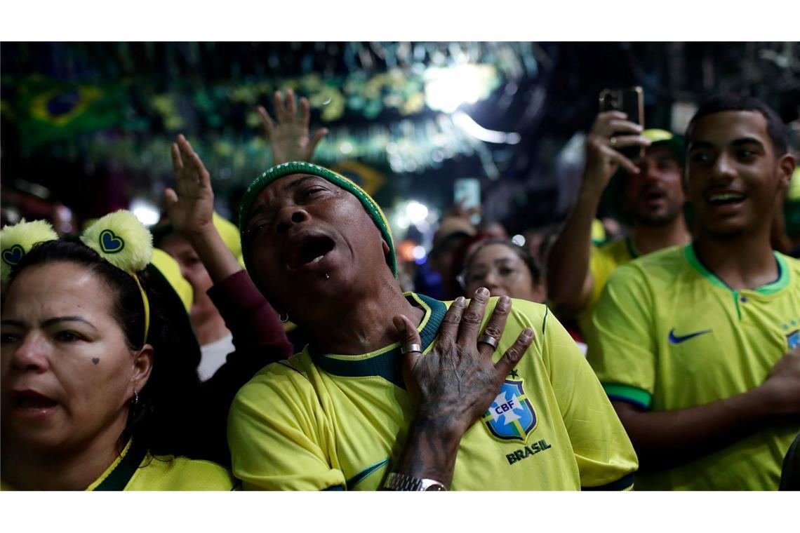 Fans reagieren bei einer WM-Public-Viewing-Veranstaltung in Rio, nachdem Brasilien das erste Tor im Spiel gegen Haiti erzielt hat.