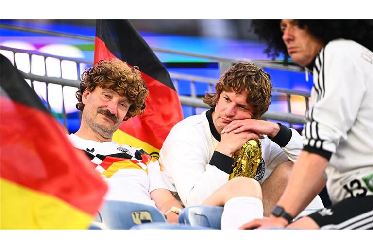 Fans reagieren nach dem Spiel.