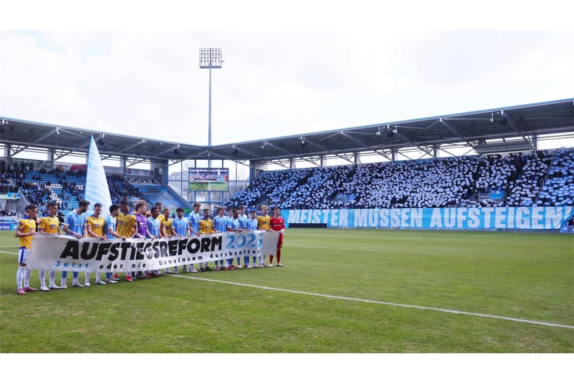 Fans und Spieler des Chemnitzer FC positionieren sich zur geplanten Regionalligareform.