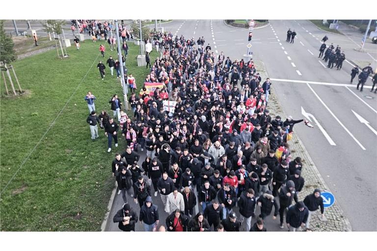 Fans von Atletico Madrid auf dem Weg zum Stadion.