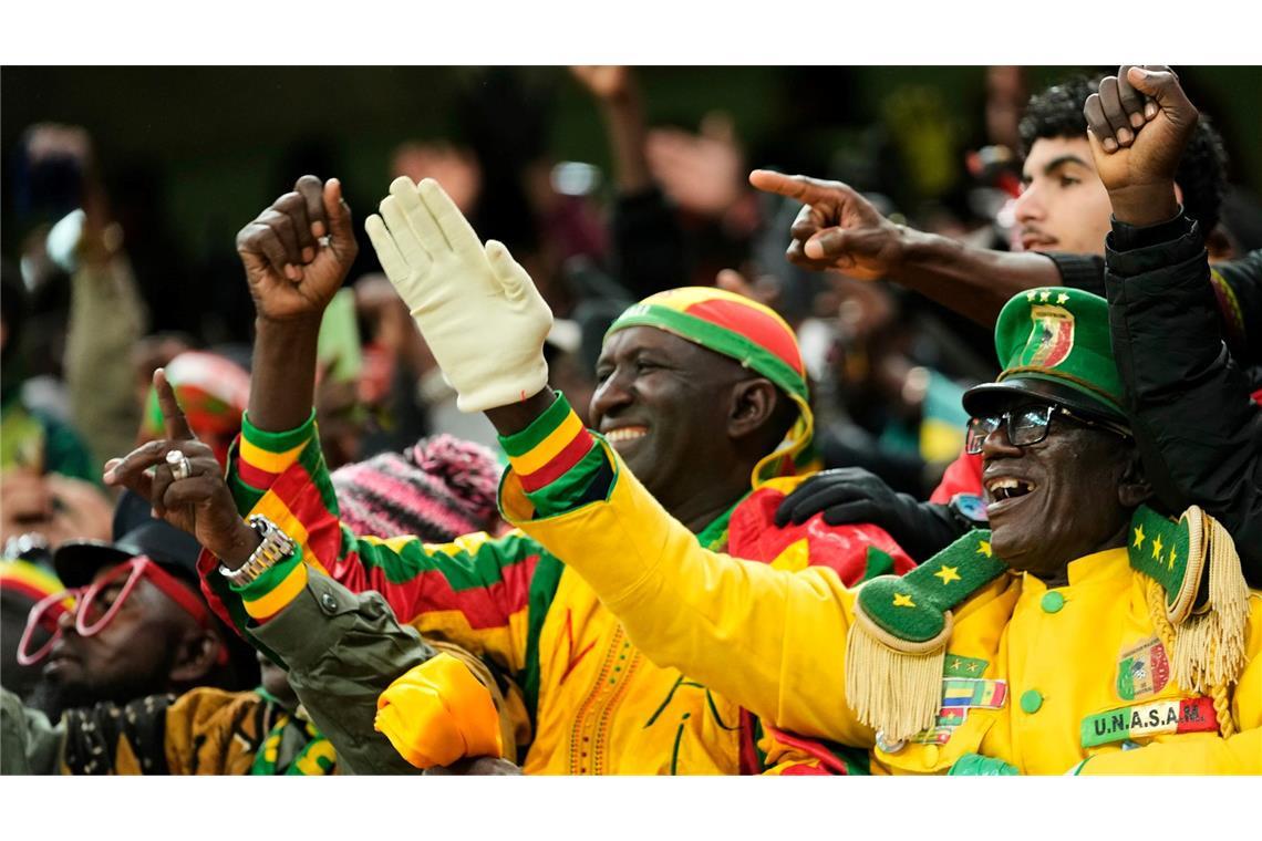 Fans von Mali reagieren während des Fußballspiels zwischen Marokko und Mali.