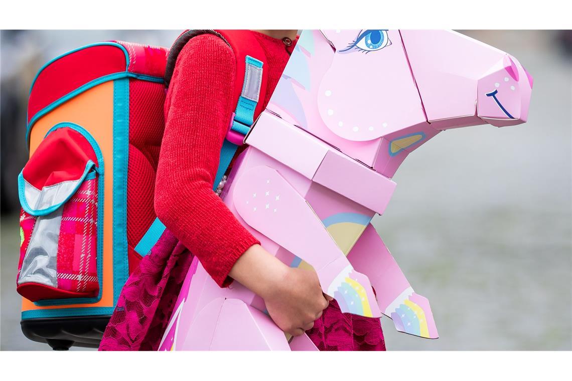 Farben und Glitzer sind typisch für Einhörner, aber nicht der entscheidende Grund für den Erfolg von Einhorn-Produkten. (Archivbild)