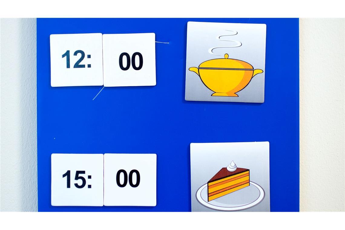 Farben und Symbole helfen Demenzerkrankten bei der Orientierung - auch im Tagesablauf. (Symbolbild)