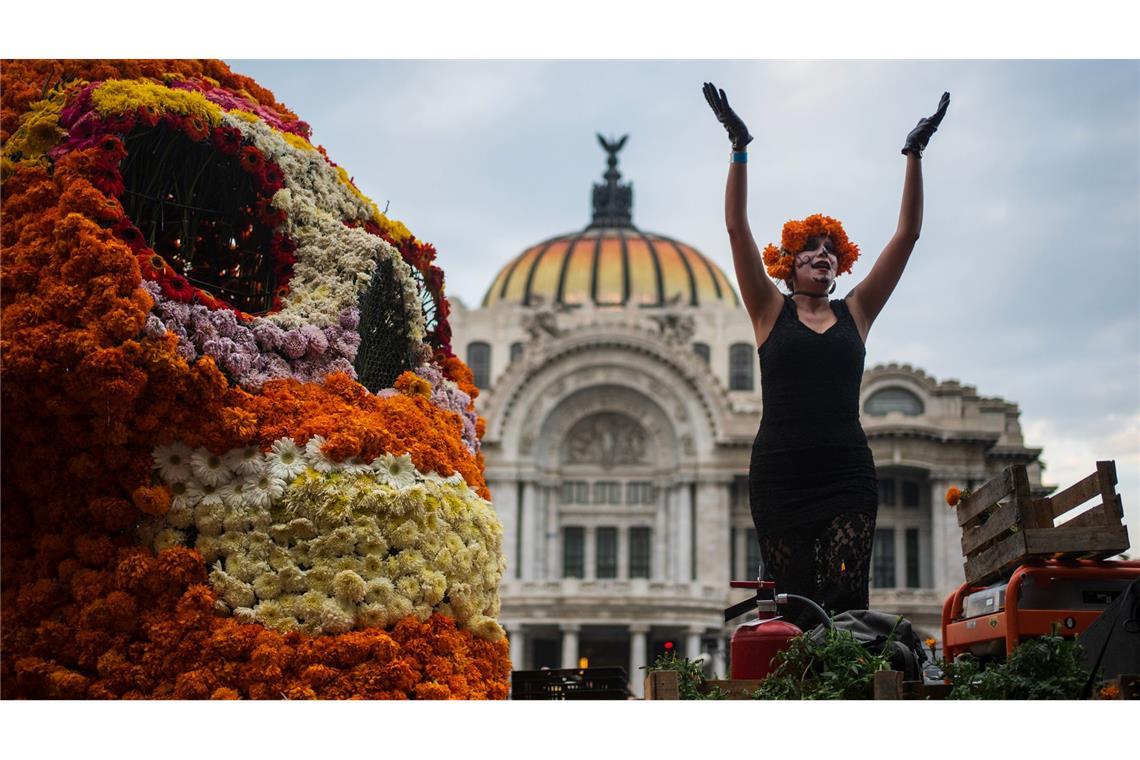 Bilder des Tages Farbenfrohe Parade zum Tag der Toten in Mexiko-Stadt