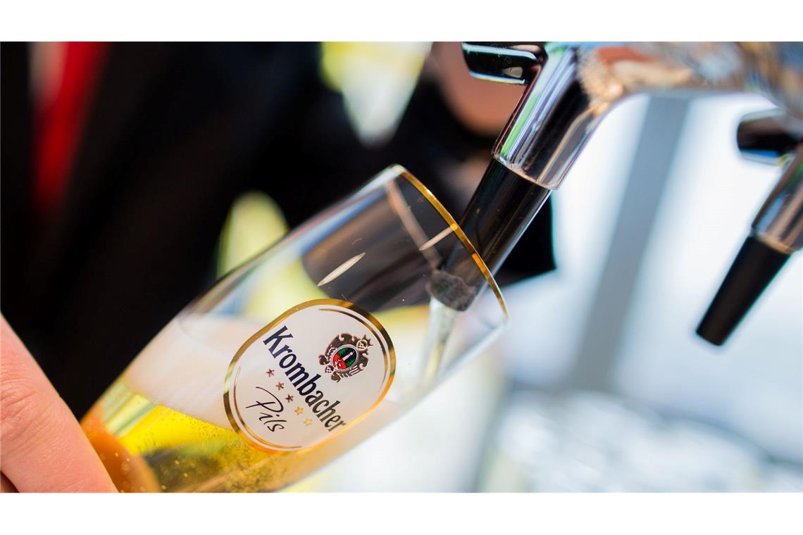 Fassbier wird für Großkunden von Krombacher zum Herbst hin teurer. (Archivbild)