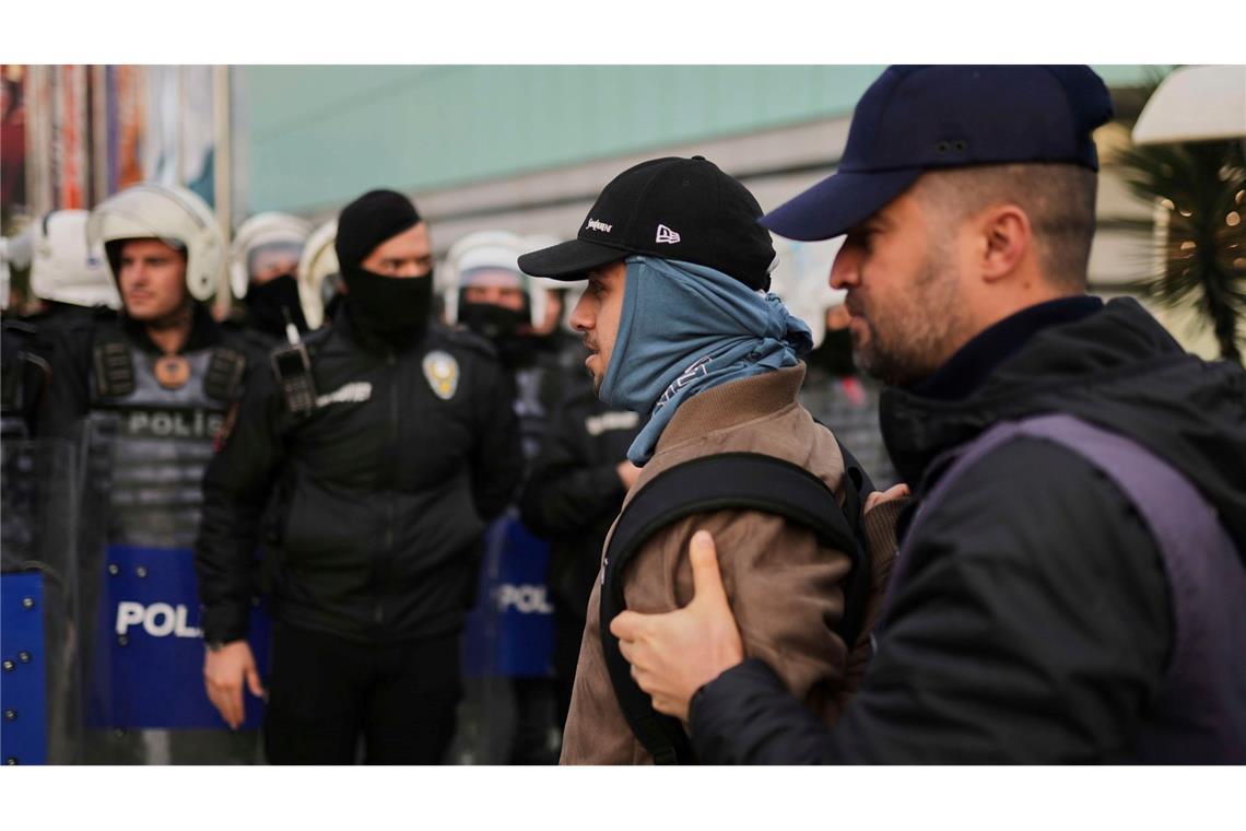 Menschenrechtler prangern Polizeigewalt in Türkei an Fast 1.900 Menschen wurden laut Regierungsangaben seit Beginn der Proteste festgenommen.