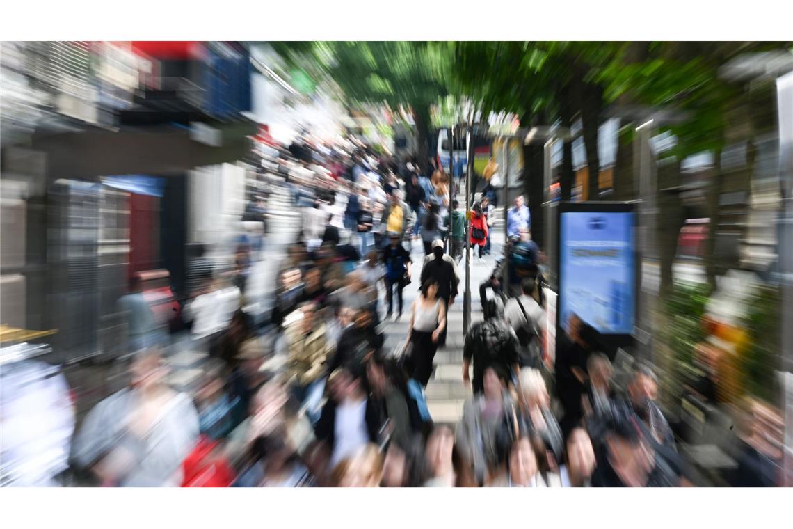 Schätzung: Rund 83,6 Millionen Menschen leben in Deutschland Fast 83,6 Millionen Menschen lebten zum Jahresende 2024 in Deutschland. (Symbolbild)