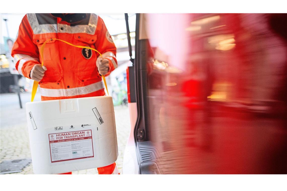 Fast 900 Menschen hoffen auf ein Spenderorgan Fast 900 Menschen im Südwesten warten auf ein Spenderorgan. (Symbolbild)