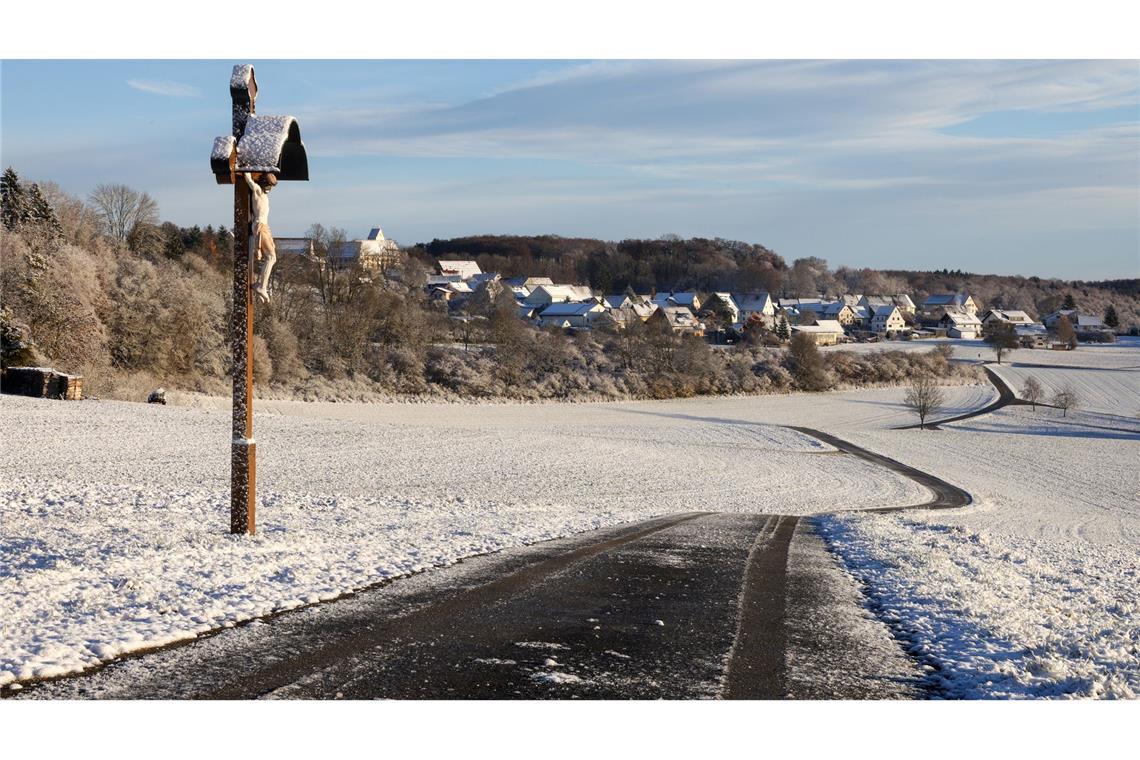 Fast schon ein Winterwunderland? Schnee am Morgen auf der Schwäbischen Alb.