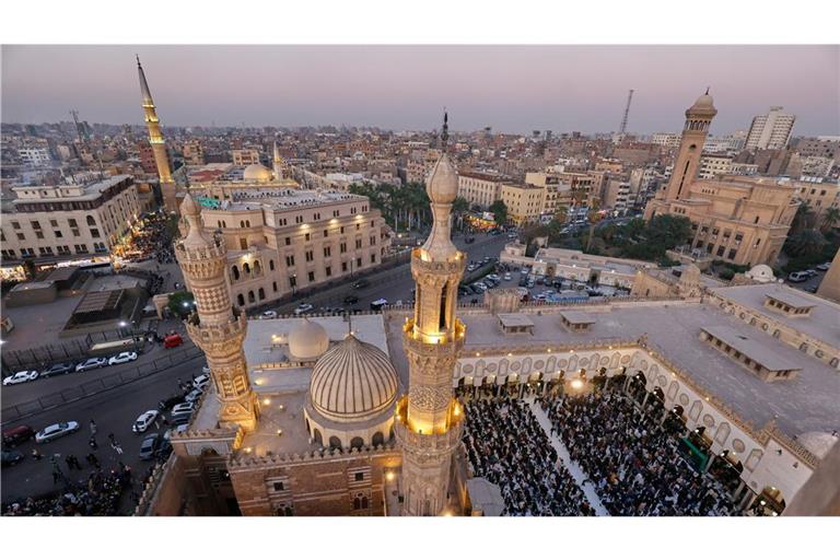 Fastenbrechen in einer Moschee in Kairo – dort wird auch für den Frieden gebetet.