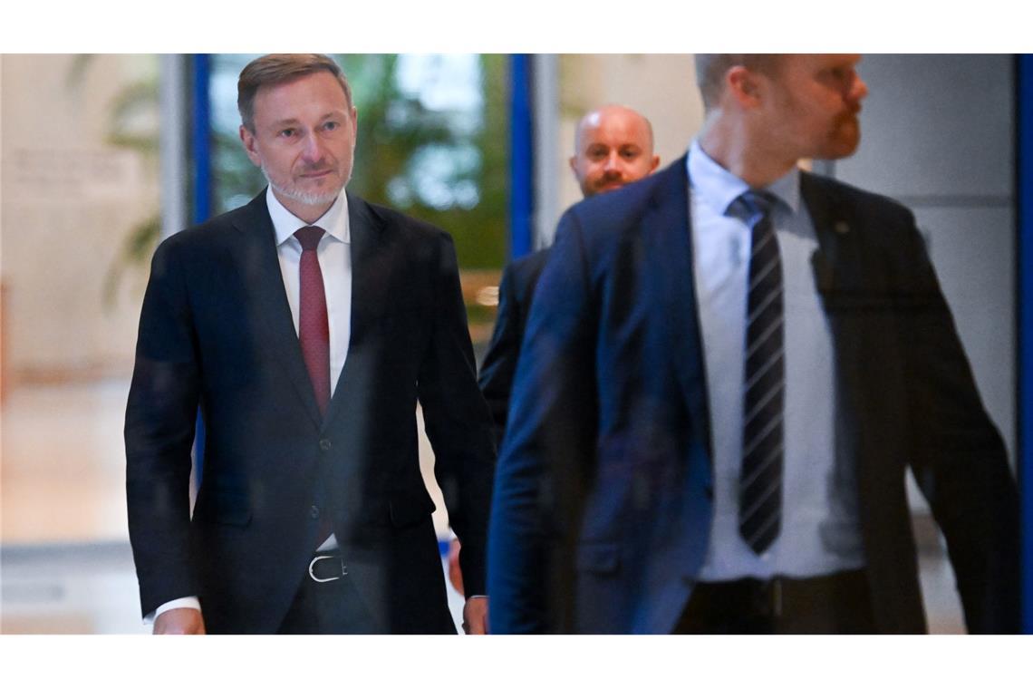 "Ich bin der Kanzler" - Scholz appelliert an Ampel-Partner FDP-Chef Lindner am Montag auf dem Weg zu einem erneuten Spitzengespräch mit Wirtschaftsvertretern in der FDP-Fraktion.