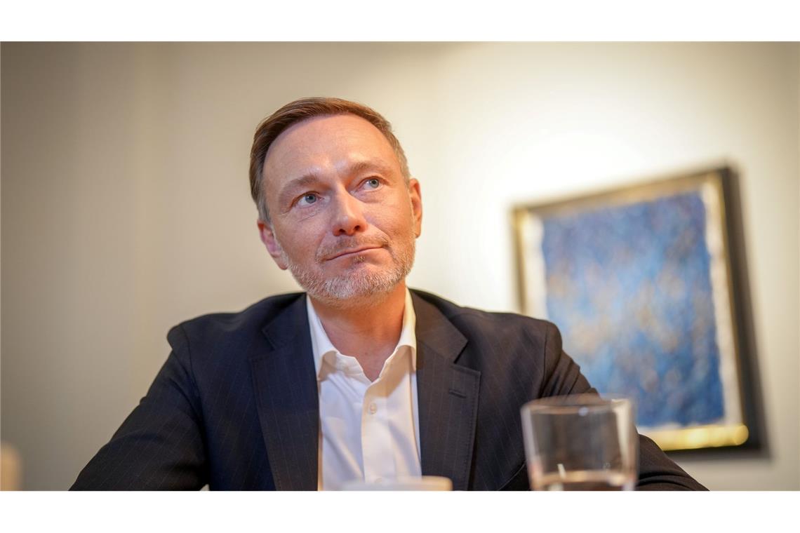 Lindner ruft Union zu Eintreten für Schwarz-Gelb auf FDP-Chef Lindner wünscht sich von CDU Bekenntnis für Schwarz-Gelb.