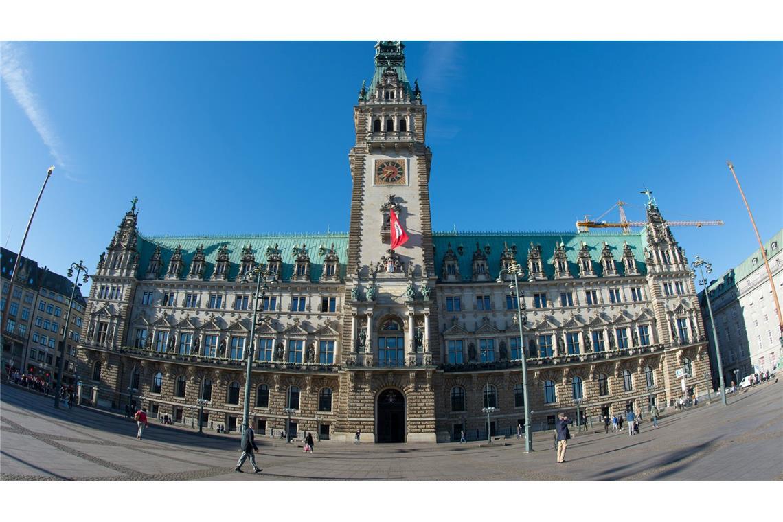 SPD gewinnt Hamburg-Wahl – CDU lässt Grüne hinter sich FDP und BSW ziehen nicht in die Bürgerschaft im Rathaus ein.