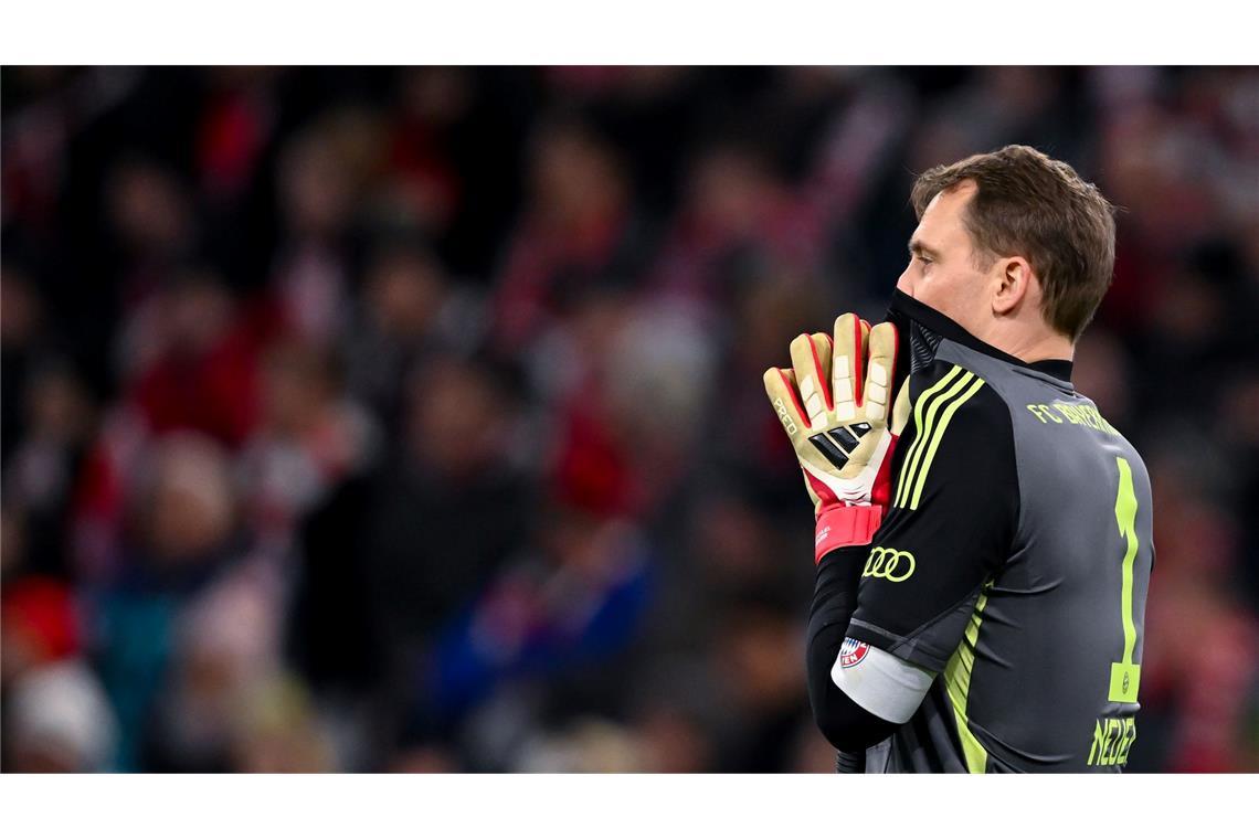 Fehlt den Bayern möglicherweise auch am Samstagabend in Dortmund: Manuel Neuer. (Archivbild)