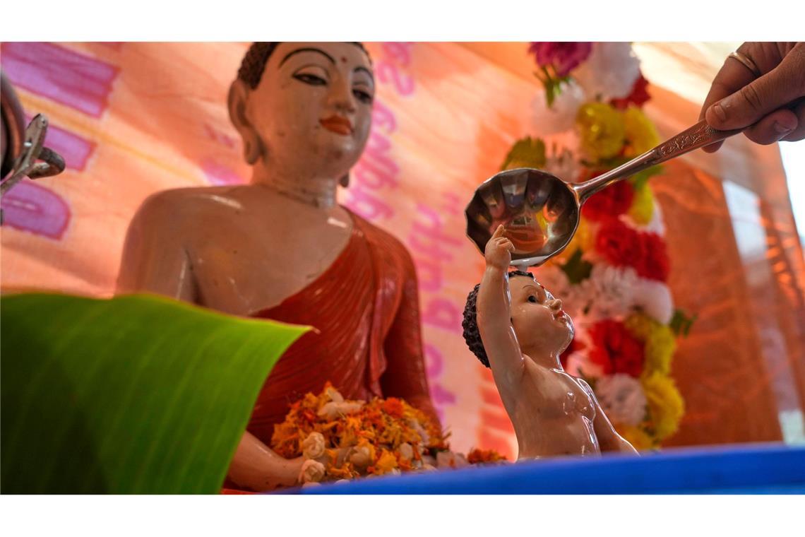 Feier von Buddhas Geburtstag in Indien