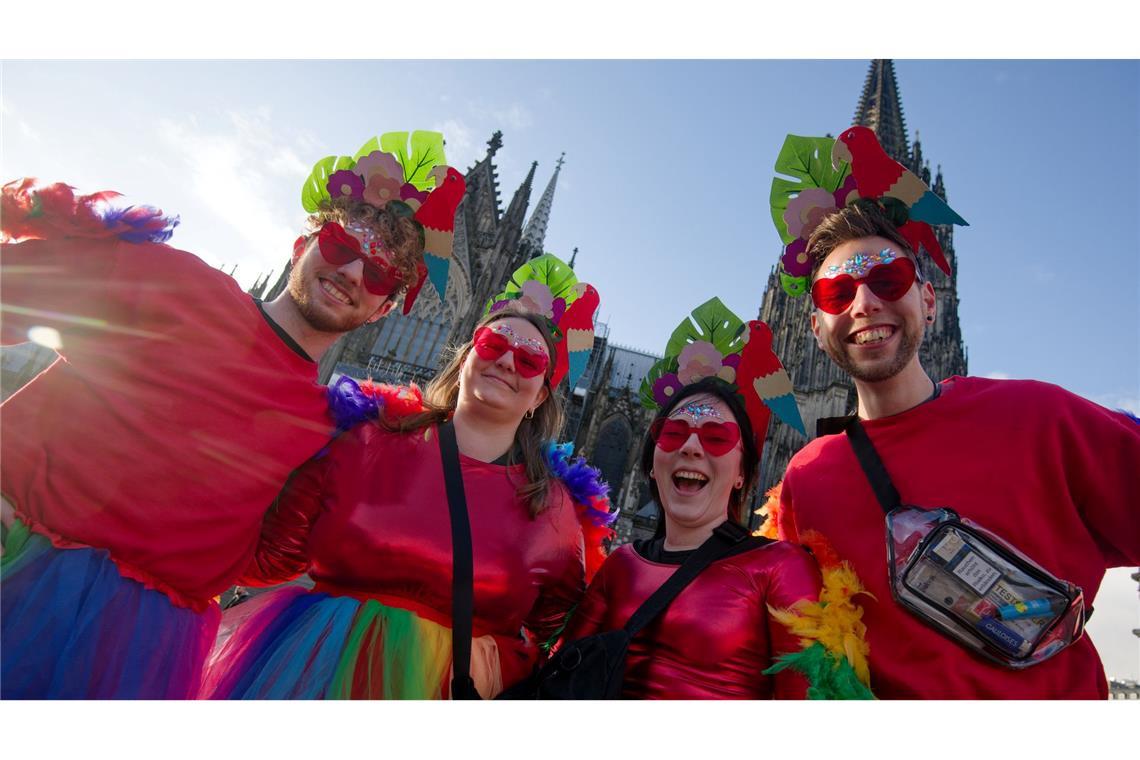 Bilder des Tages Feiern vor dem Dom.