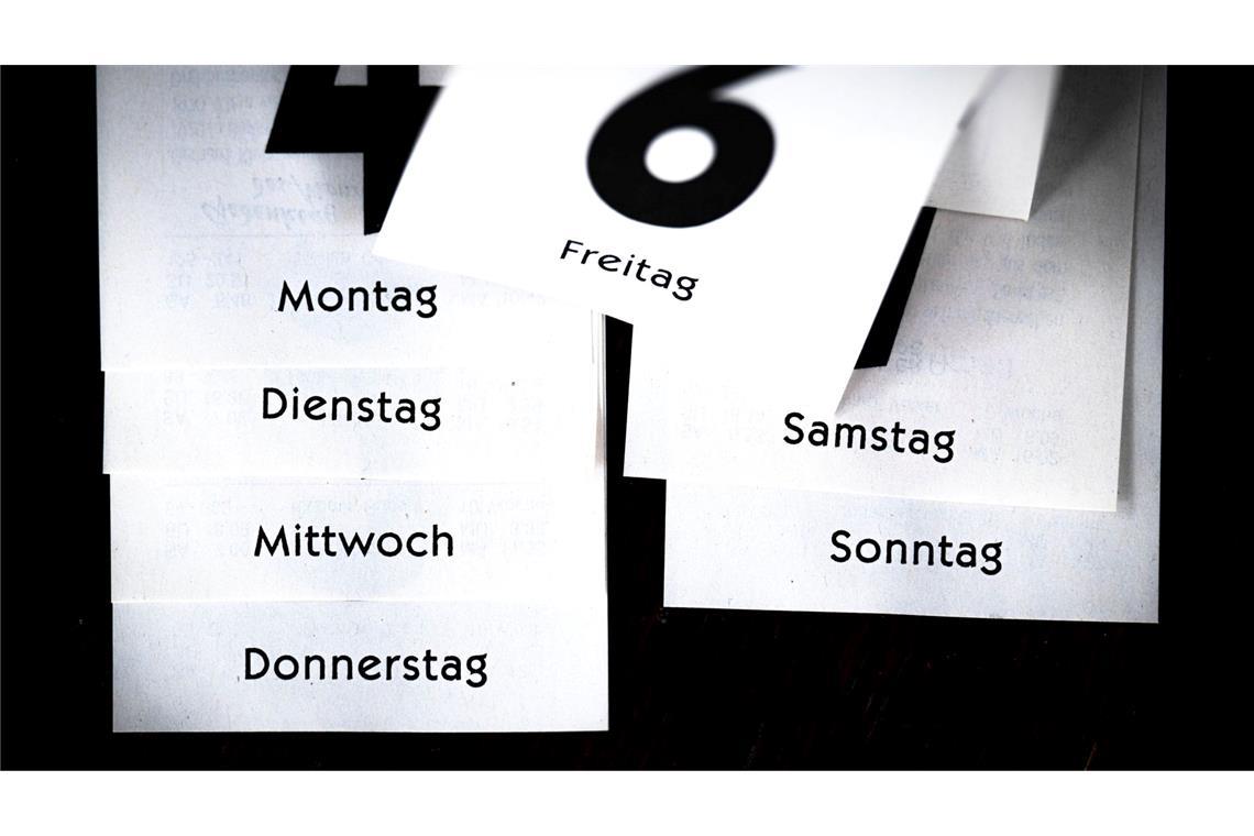 Feiertage liegen günstig - Weniger Arbeitstage im Jahr 2025 Feiertage in der Woche lassen die Gesamtzahl der Arbeitstag sinken.