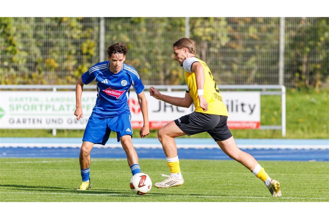 Felipe Arellano Torres (li.) unterliegt mit dem VfL Sindelfingen dem TV Echterdingen.