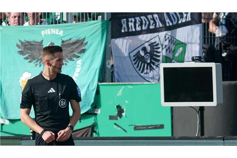 Felix Bickel konnte mit dem VAR nichts anfangen –  der Bildschirm blieb schwarz.