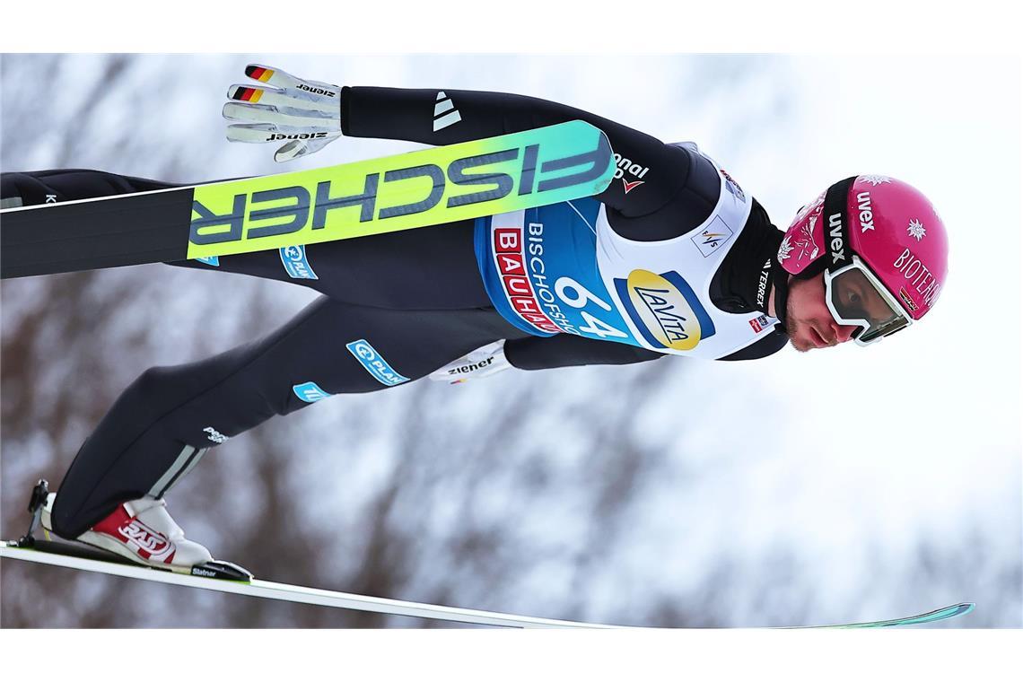 Felix Hoffmann hat Schmerzen am Knie.