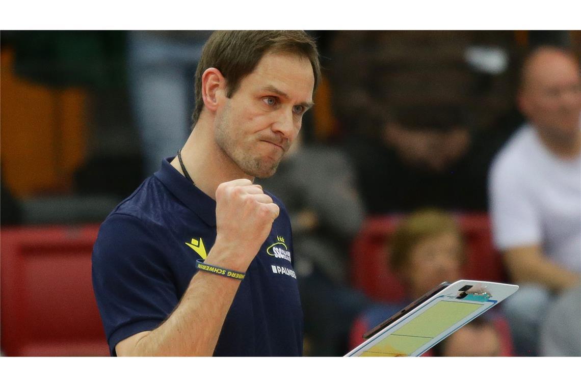 „Krystal Rivers ist eine Inspiration“ Felix Koslowski, Trainer des SSC Palmberg Schwerin: „Krystal Rivers ist eine überragende Sportlerin. Es gibt keine Spielerin, die diese Liga und uns alle in den vergangenen zehn Jahren so sehr geprägt hat wie sie – was diese Frau mit ihrer Geschichte für Allianz MTV geleistet hat, ist unfassbar beeindruckend. Sie ist eine Inspiration für alle Menschen in unserer Gesellschaft, denn sie hat gezeigt, dass man trotz aller Widrigkeiten seine Ziele und Träume verwirklichen kann.“