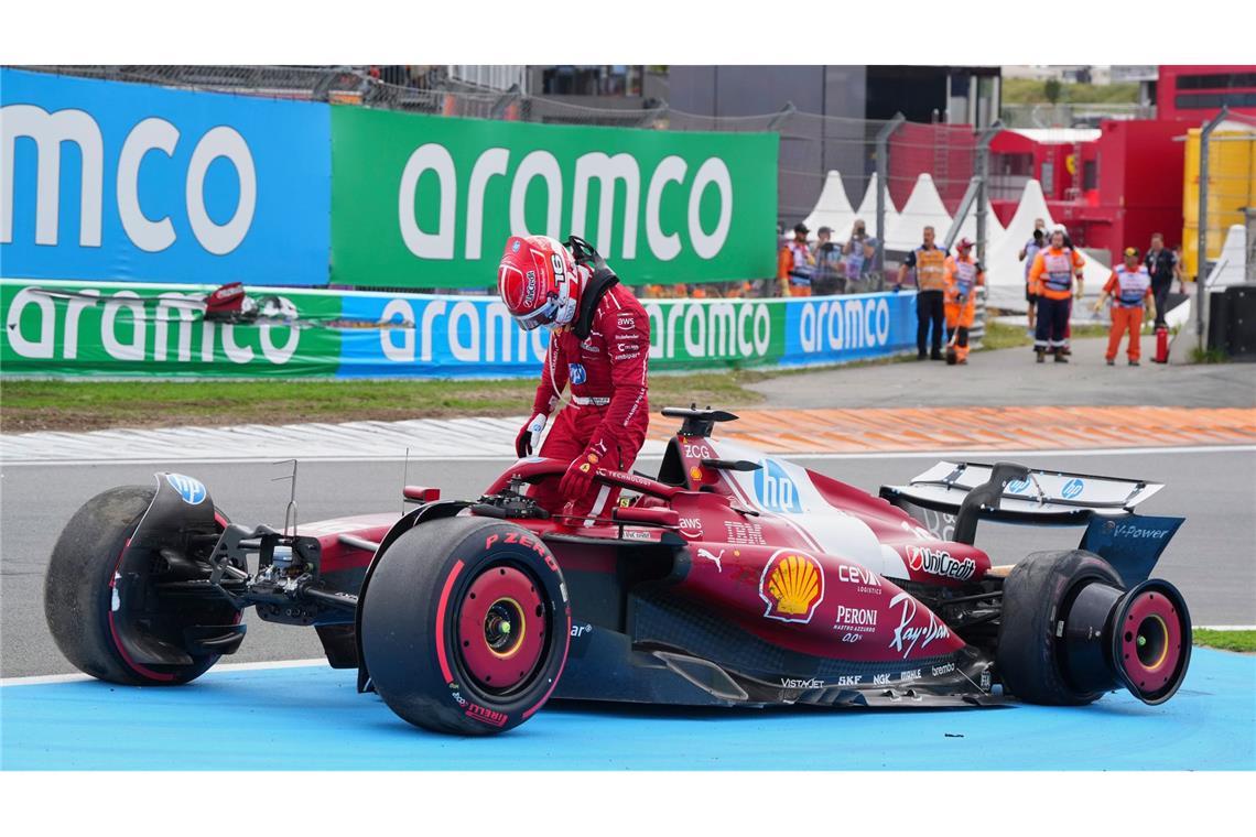 Bilder des Tages Ferrari-Pilot Charles Leclerc aus Monaco steigt nach einem Unfall während des Großen Preises der Niederlande in Zandvoort aus seinem Rennwagen.