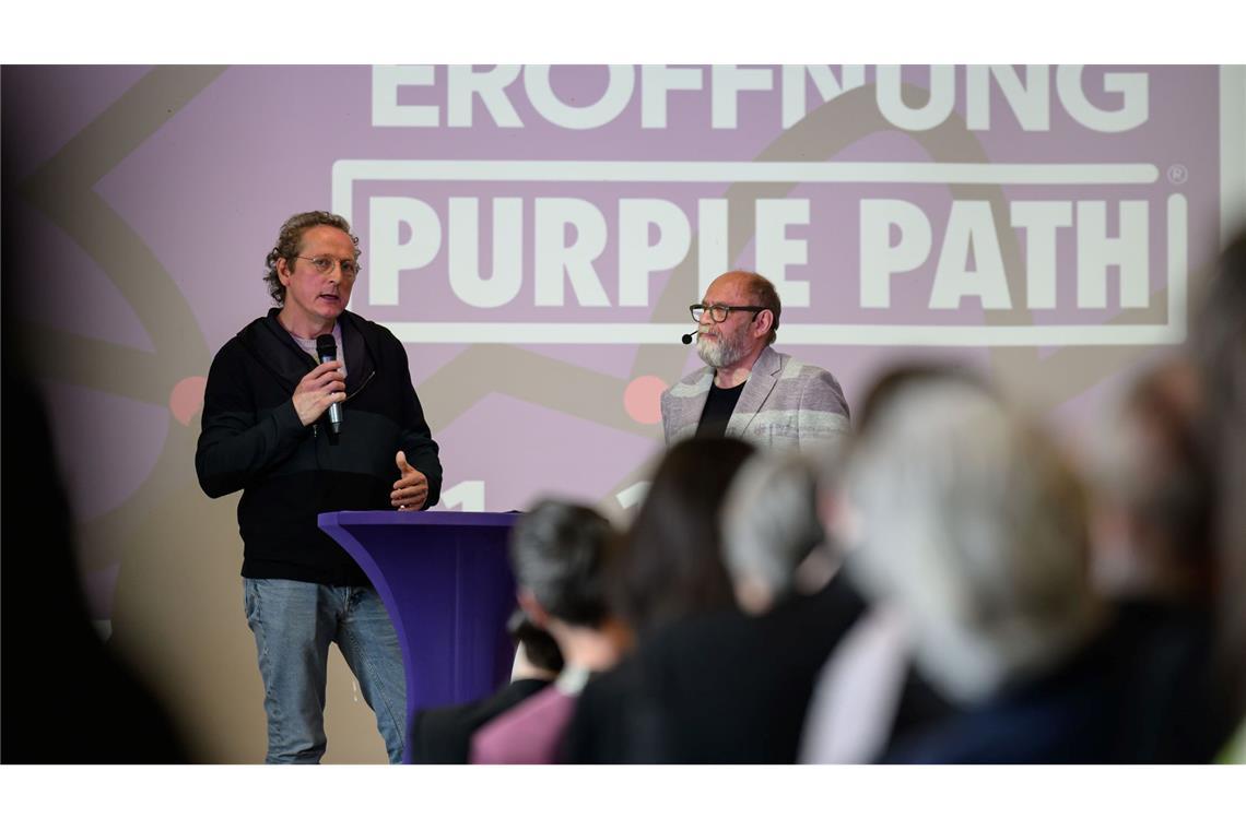 Größtes Projekt von Chemnitz als Kulturhauptstadt nun offen Festakt zur Eröffnung des "Purple Path": Kurator Alexander Ochs im Gespräch mit dem Künstler Olaf Holzapfel.