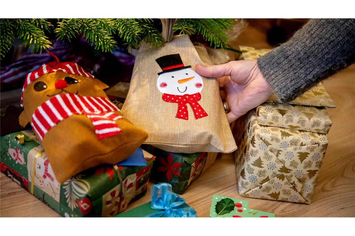 Bilder des Tages Festliche Vorfreude: Baum mit Geschenken