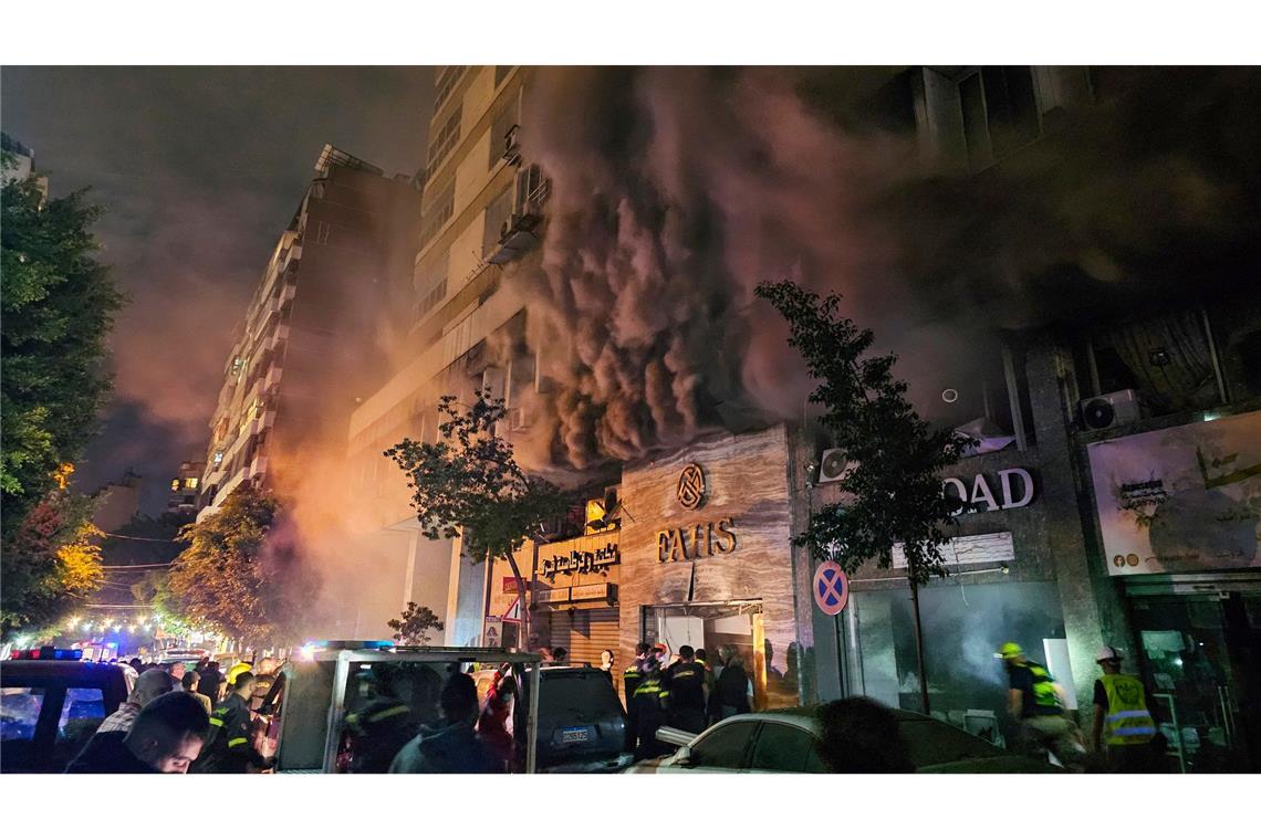 Kreise: Hisbollah sieht US-Plan für Waffenruhe als Basis Feuer in Beirut nach israelischem Luftangriff (Archivbild).
