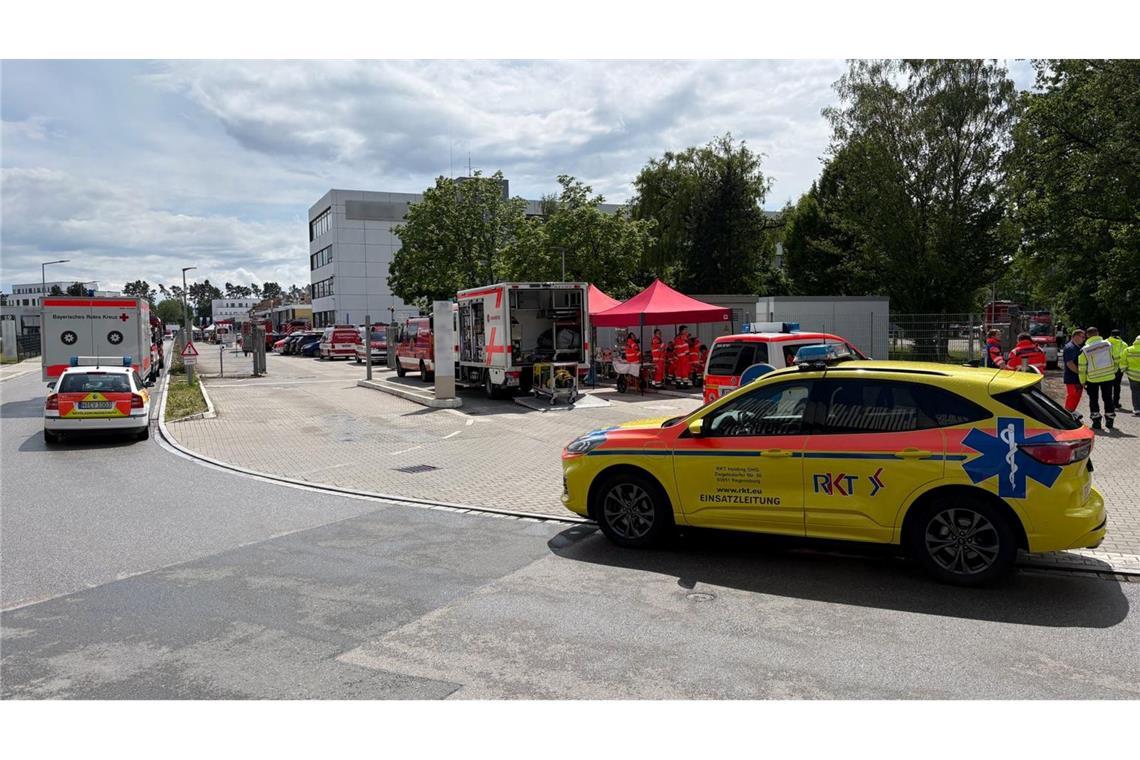 Feuerwehr und Rettungskräfte waren mit einem Großaufgebot im Einsatz.