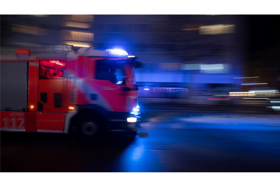 Kugelbombe verletzt Kind - Mutmaßlicher Täter identifiziert Feuerwehrauto an Silvester in Berlin unterwegs