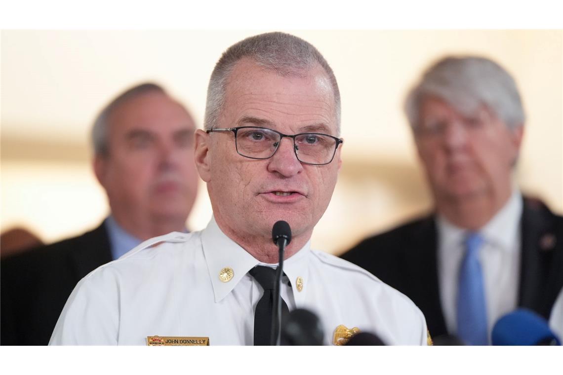 Behörde zu Absturz: Ermittlungen zu Ursache werden dauern Feuerwehrchef John Donnelly sagte, es gebe keine Hoffnung mehr, noch Überlebende zu finden.