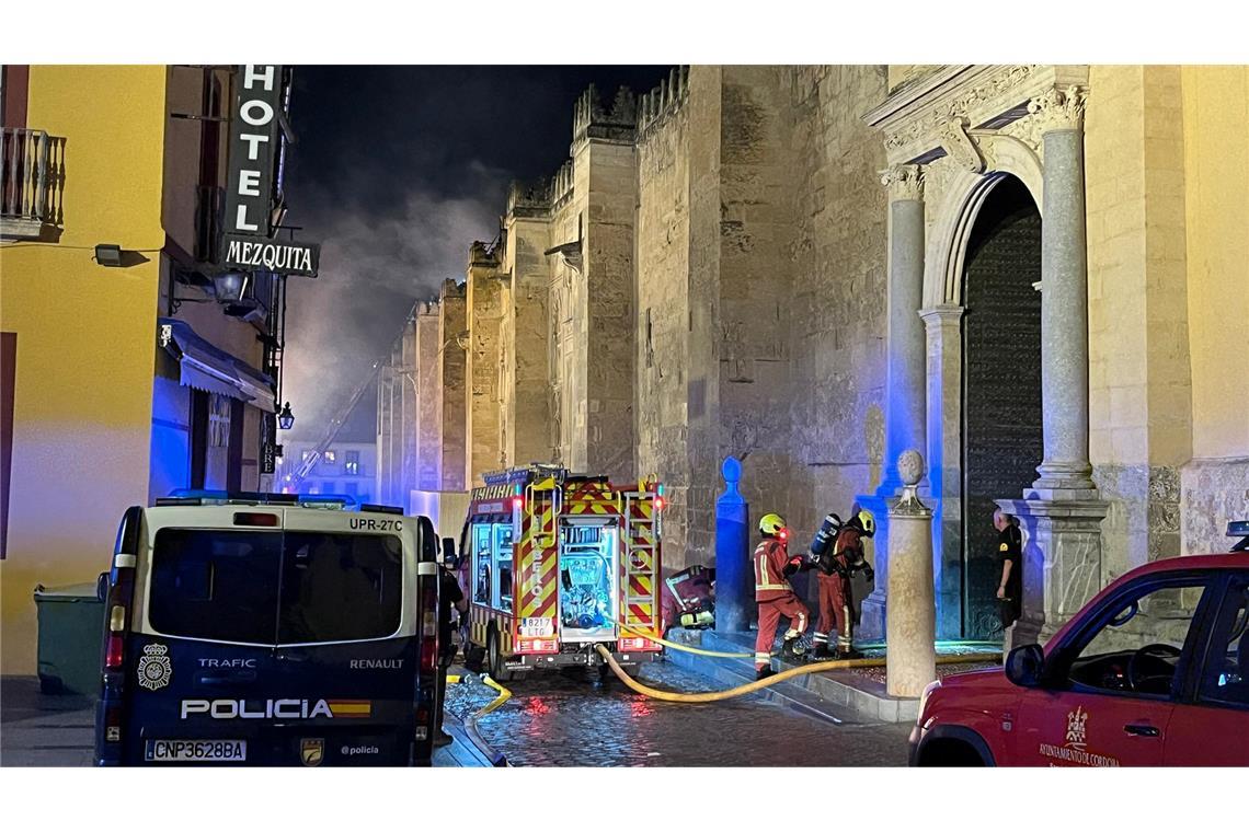 Feuerwehrleute waren vor Ort, um den Brand zu löschen.