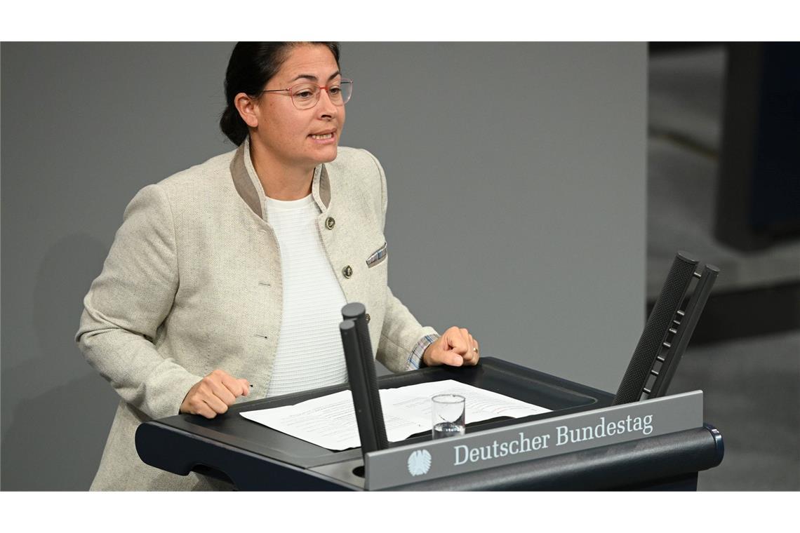 Filiz Polat (Grüne) sieht Unklarheit und erhebliche Probleme in der Praxis, wenn der Gesetzentwurf so wie vom Ausschuss beschlossen, vom Bundestag verabschiedet werden sollte. (Archivfoto)