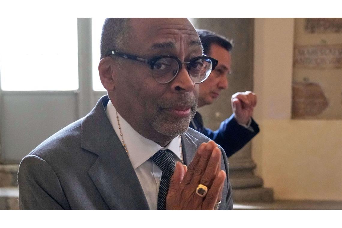 Filmregisseur Spike Lee verlässt nach einer Audienz beim Papst den Vatikan.