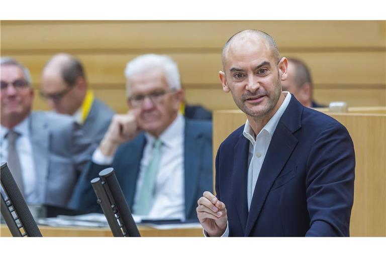 Finanzminister Danyal Bayaz und die Landesregierung geben einen Großteil des Sondervermögens an die Kommunen weiter.