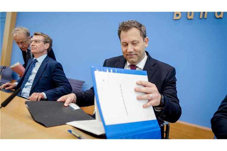 Finanzminister Klingbeil stellt seine Etatpläne in Berlin vor.