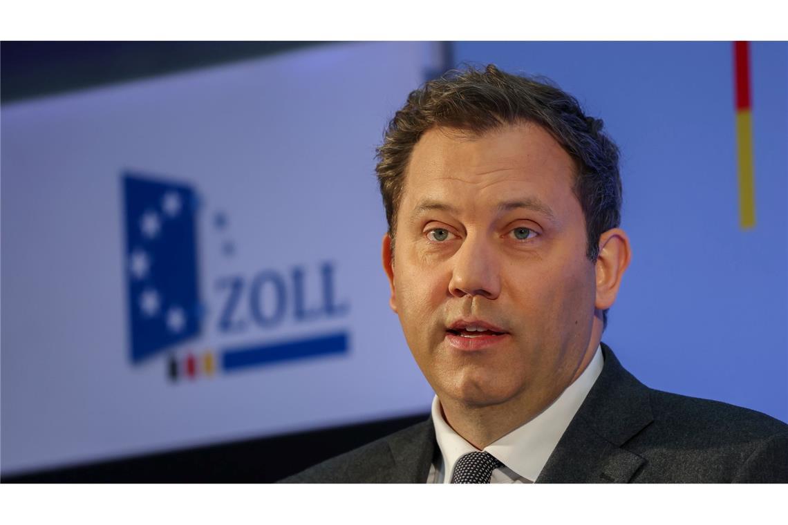 Finanzminister Lars Klingbeil dankte den Einsatzkräften des Zolls. (Archivbild)