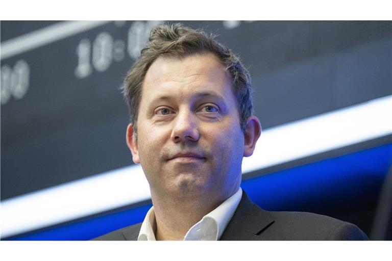 Finanzminister Lars Klingbeil (SPD) hat seine Bereitschaft zur Erhöhung der Verteidigungsausgaben erkennen lassen.
