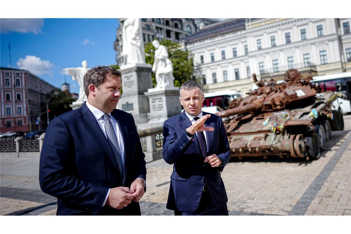 Vizekanzler Klingbeil sondiert in Kiew Sicherheitsgarantien Finanzminister Lars Klingbeil trifft seinen Amtskollegen Serhij Marchenko in Kiew.