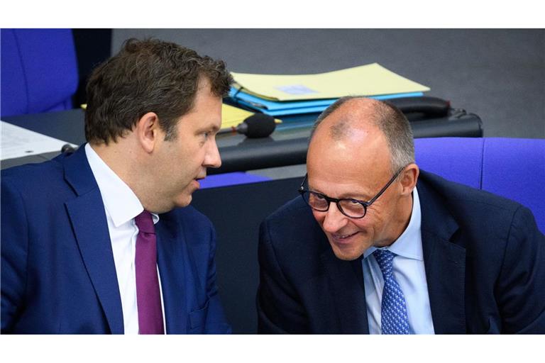 Finanzminister Lars Klingbeil  und Bundeskanzler Friedrich Merz bei der sogenannten Haushaltswoche im Bundestag.