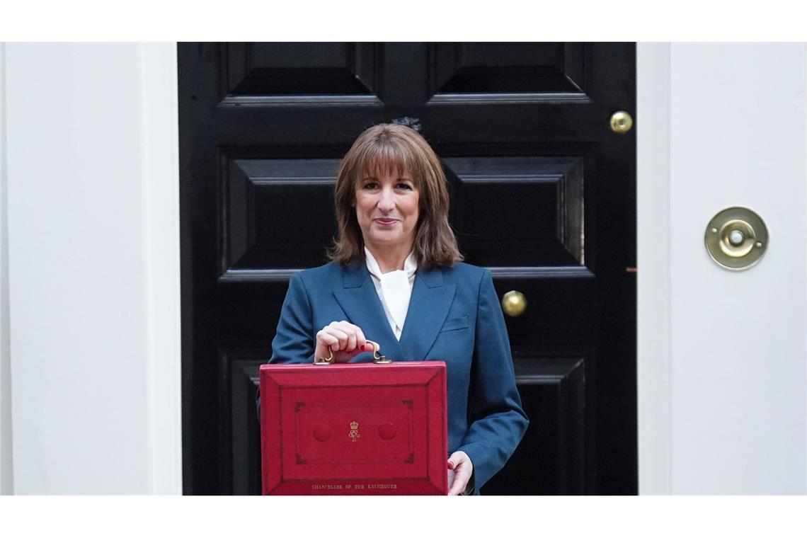 Finanzminister Rachel Reeves hat zugegeben, Wahlversprechen zu brechen.