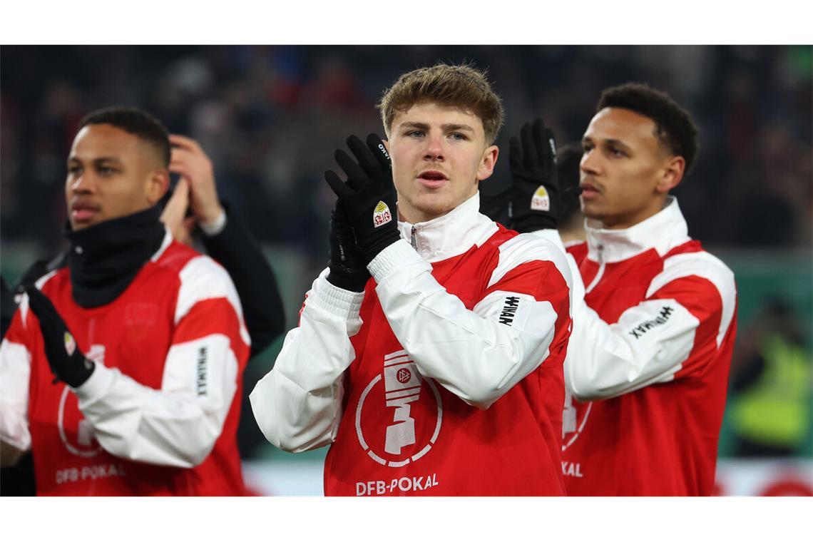 Interne Träume, externe Talente Finn Jeltsch (li.) und Luca Jaquez gehören seit wenigen Tagen zum Profikader des VfB Stuttgart.