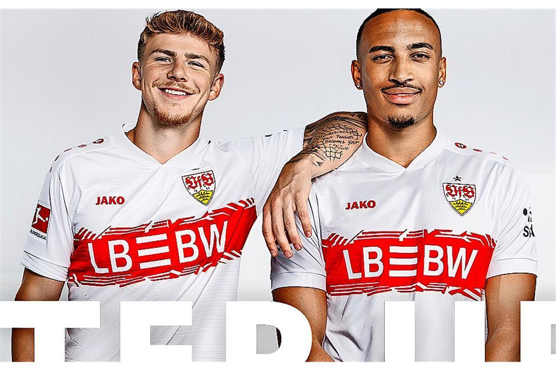 Der VfB präsentiert das neue Heimtrikot Finn Jeltsch und Enzo Millot (v. li.) zeigen sich im neuen VfB-Trikot.