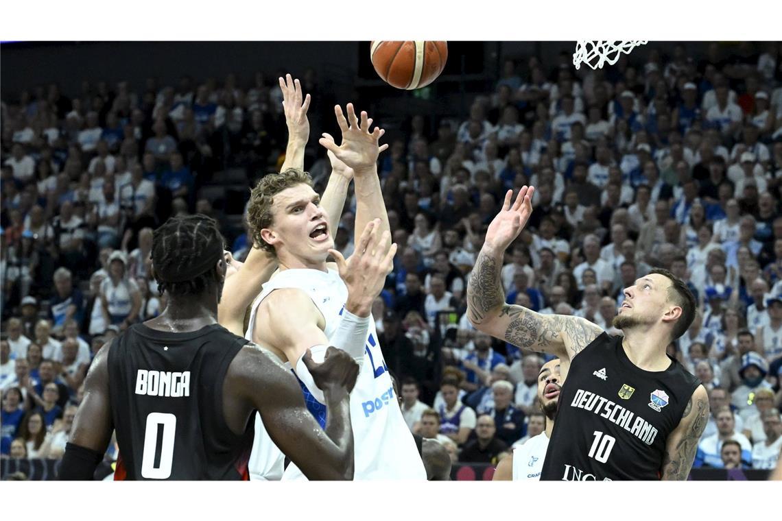 Basketballer locker zum EM-Gruppensieg - Portugal wartet Finnlands Star Markkanen wurde vom deutschen Team beackert.