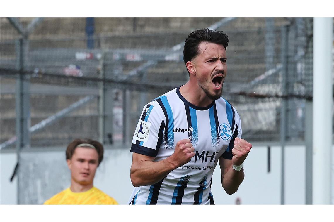 Flamur Berisha schreit seine Freude heraus.